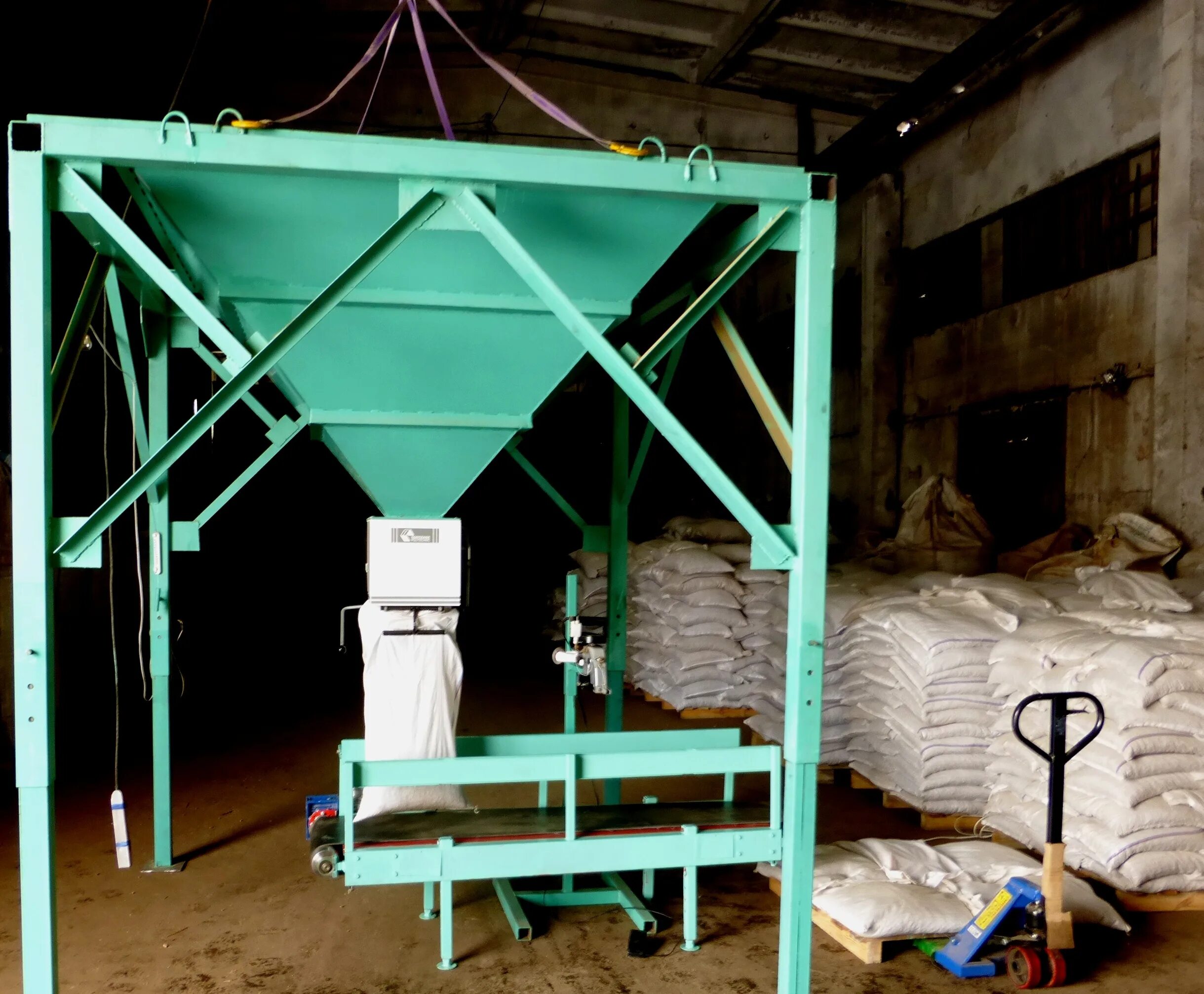 Дозатор для огм. Фасовка зерна в мешки. Дозатор муки мд-100. Дозатор «дельта 1000–0,5» для фасовки цемента в контейнеры биг бэг. Дозатор весовой для фасовки сыпучих продуктов.