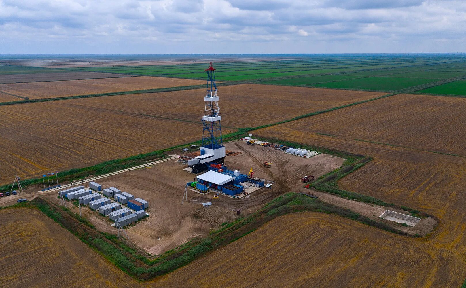 Рн-уватнефтегаз месторождения. Требса. Среднеботуобинское месторождение якутия. Бованенковское нефтегазоконденсатное месторождение. Новое нефтяное месторождение.