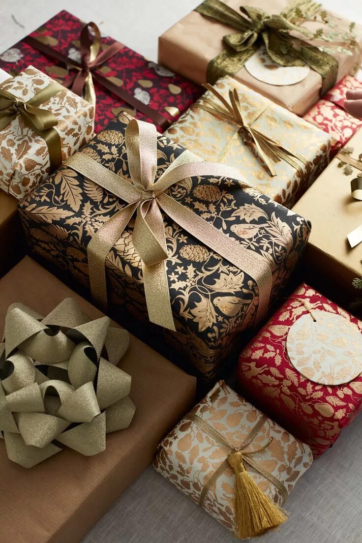 Подарки и упаковка. Красивая упаковка подарков. Красиво упаковать подарок. Праздничная упаковка для подарков.