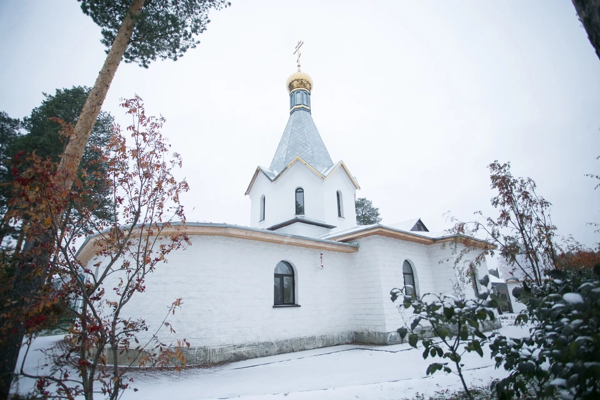 Сайт святителя луки сургут. Храм сургут кладбище. Храм лазаря четверодневного сургут. Храм лазаря четверодневного сургут. Храм лазаря сургут староста.