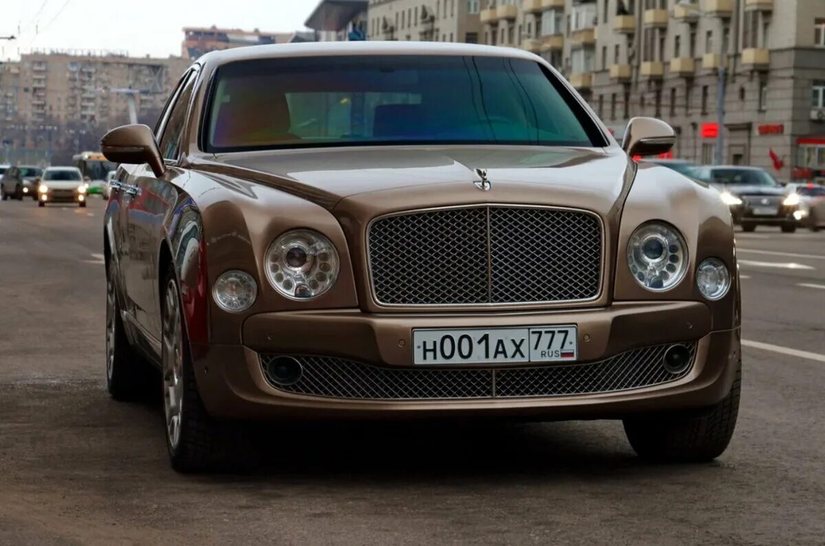 Можно ли купить красивые номера. Bentley Mulsanne 777. Бентли Мульсан Москва. Мульсан АМР. Бентли в001ор.