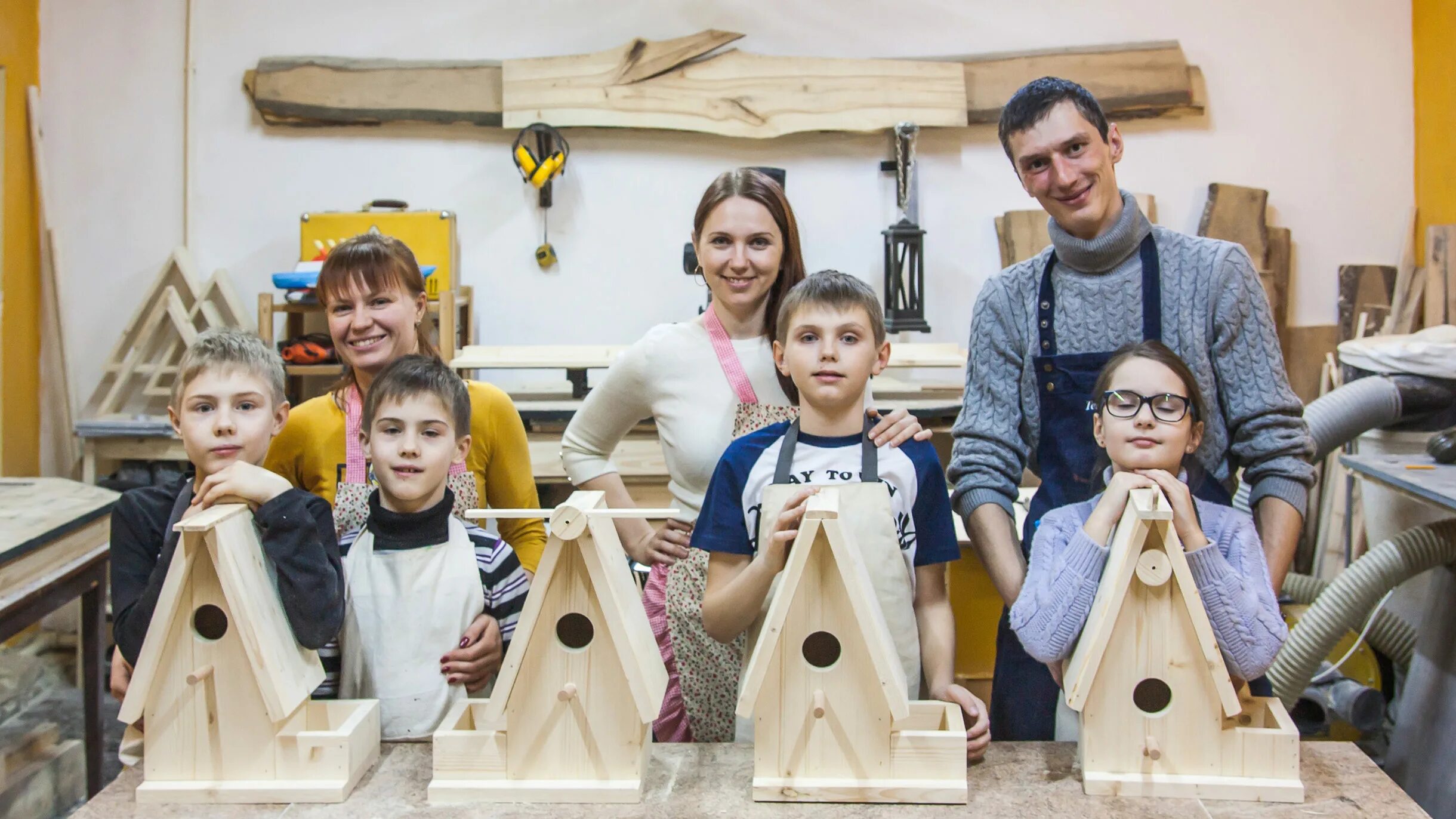 Создание семейной мастерской. Столярный кружок для детей. Столярная мастерская для детей. Столярные мастерские для детей. Столярная школа для детей.