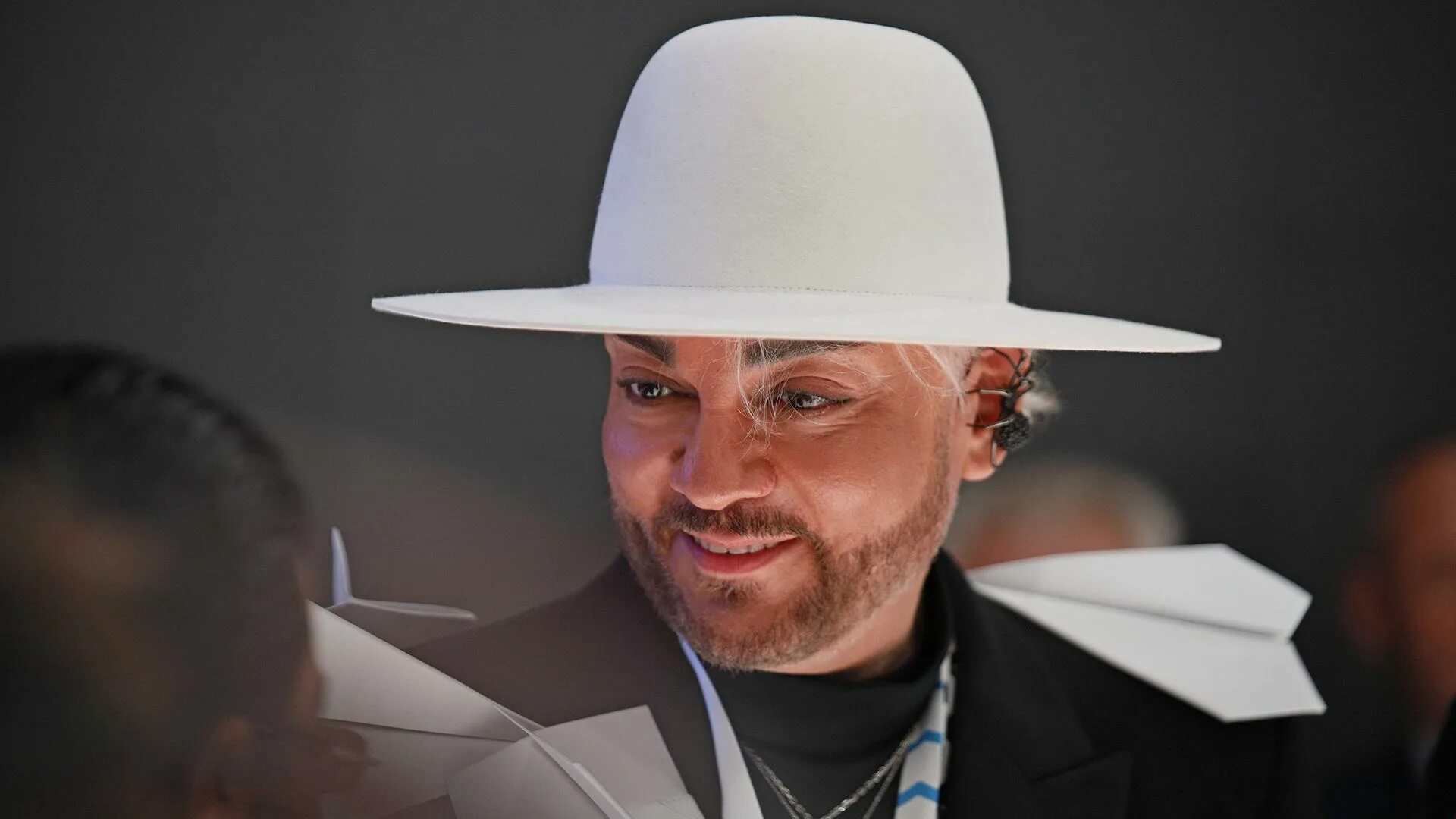 Новая песня киркорова 2024. Шоу киркорова в кремле. Киркоров на муз тв премия 2019. Киркоров на муз тв премия 2019. Киркоров 2019.