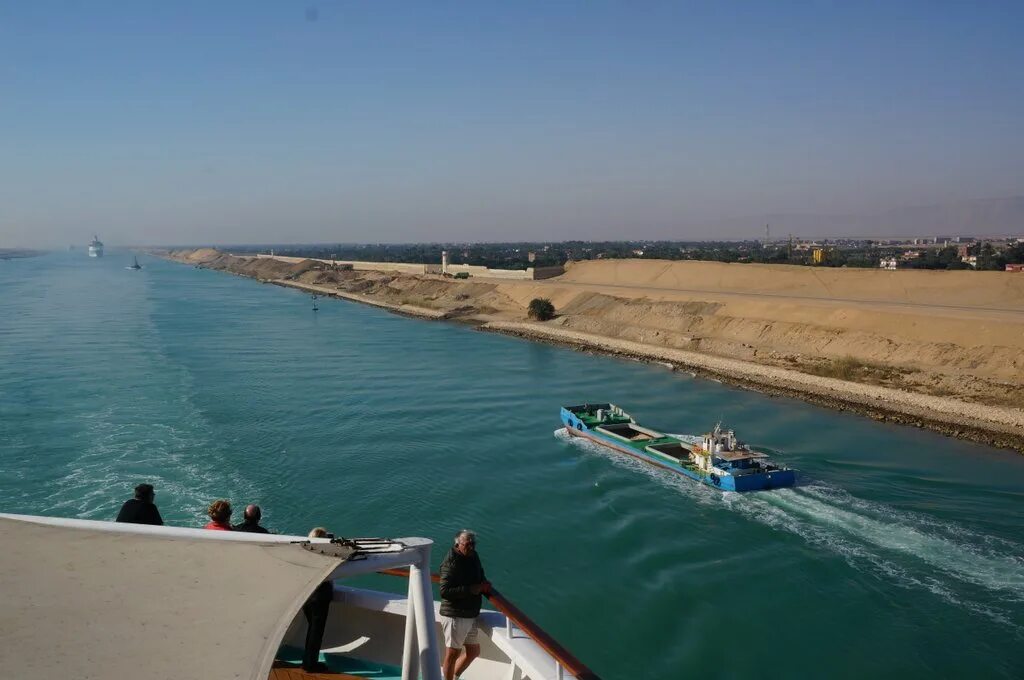 Суэцкий канал. Красное море Суэцкий канал. Суэц Египет. Махачкала канал Суэцкий.