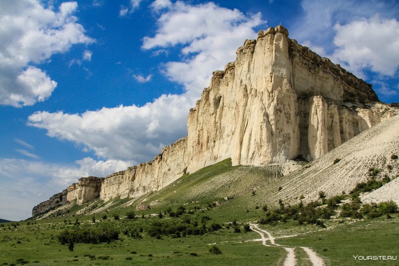 Белая скала АК-Кая. Гора АК Кая Крым. Белогорск скала АК-Кая. Белая скала Белогорск Крым.