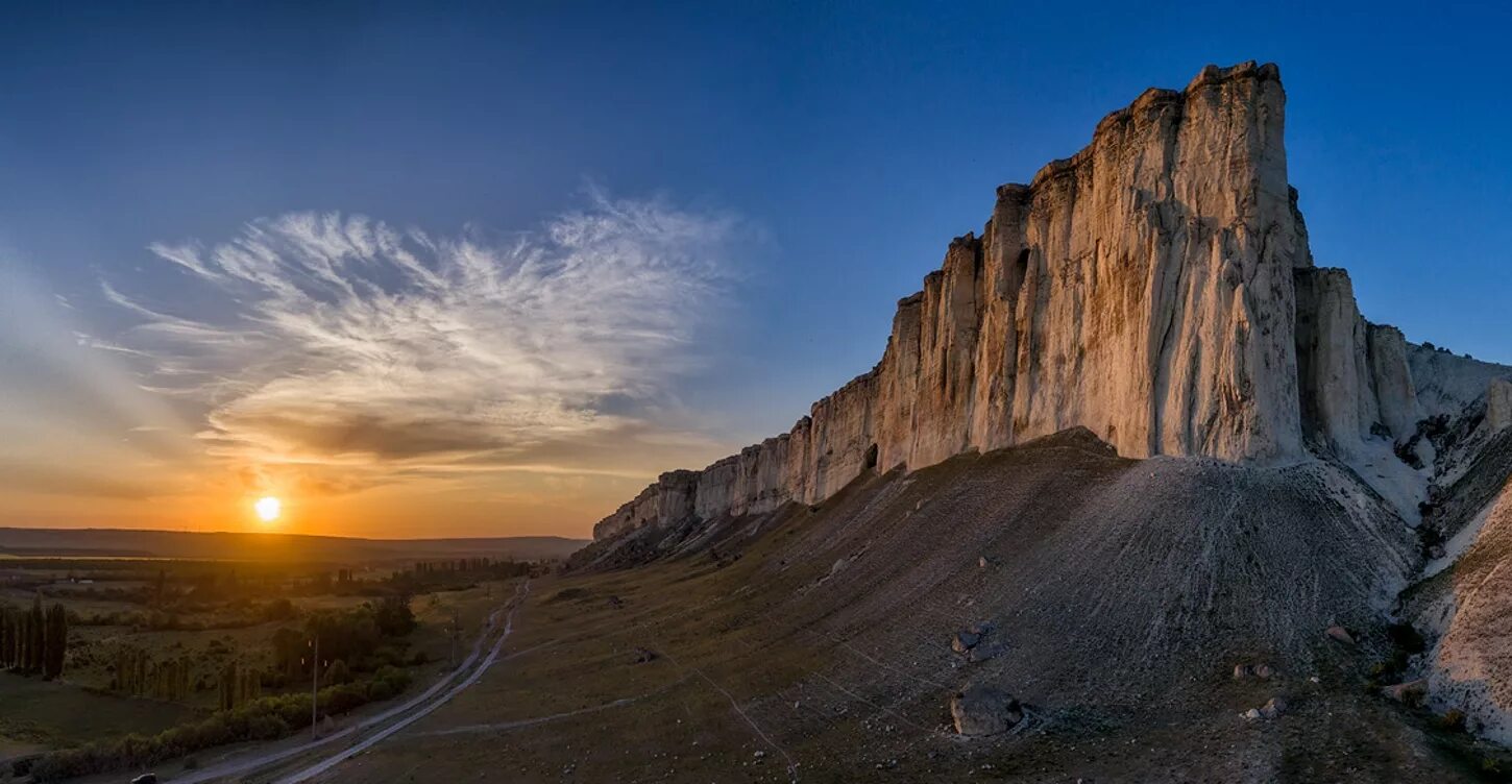 Белая скала АК-Кая. Белогорск скала АК-Кая. Гора АК Кая Крым. Гора белая скала Крым. Белогорская белая скала