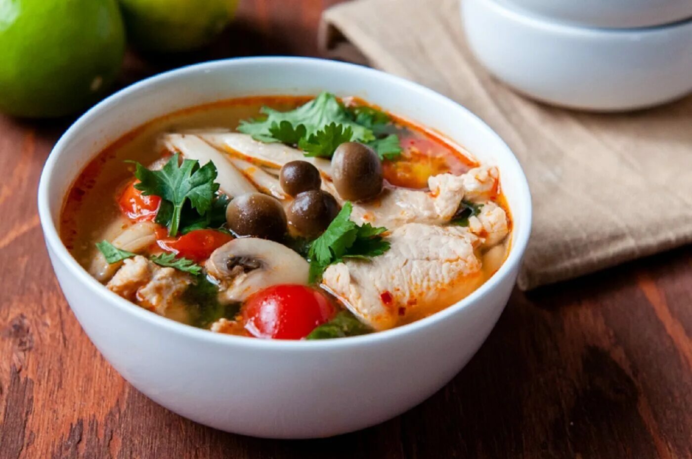 Tom Yum суп. Суп Tom Yum (том ям). Tom Yum с курицей. Суп том ям с курицей.