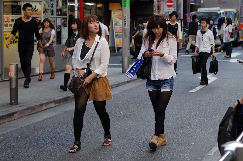 Ролики японских жен. Японские женщины в Токио. Японские уличные женщины. Японки Сибуя.