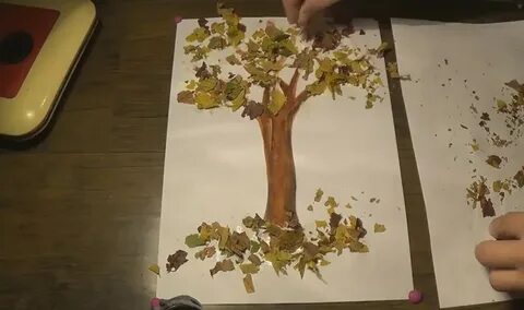 Осеннее дерево из сухих листьев