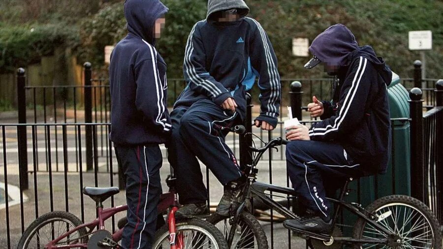 Вовлечение несовершеннолетнего в совершение преступления. Преступное поведение подростков. Правонарушения подростков. Молодёжная приступность. Преступное поведение подростков.