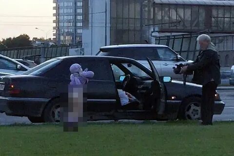 Мужики снимают девочек