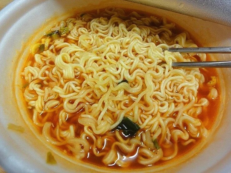 Кукси доширак. Rhfcbdjлапша быстрого приготовления. Рамен доширак японский. Как приготовить быструю лапшу. Китайская лапша instant noodle.