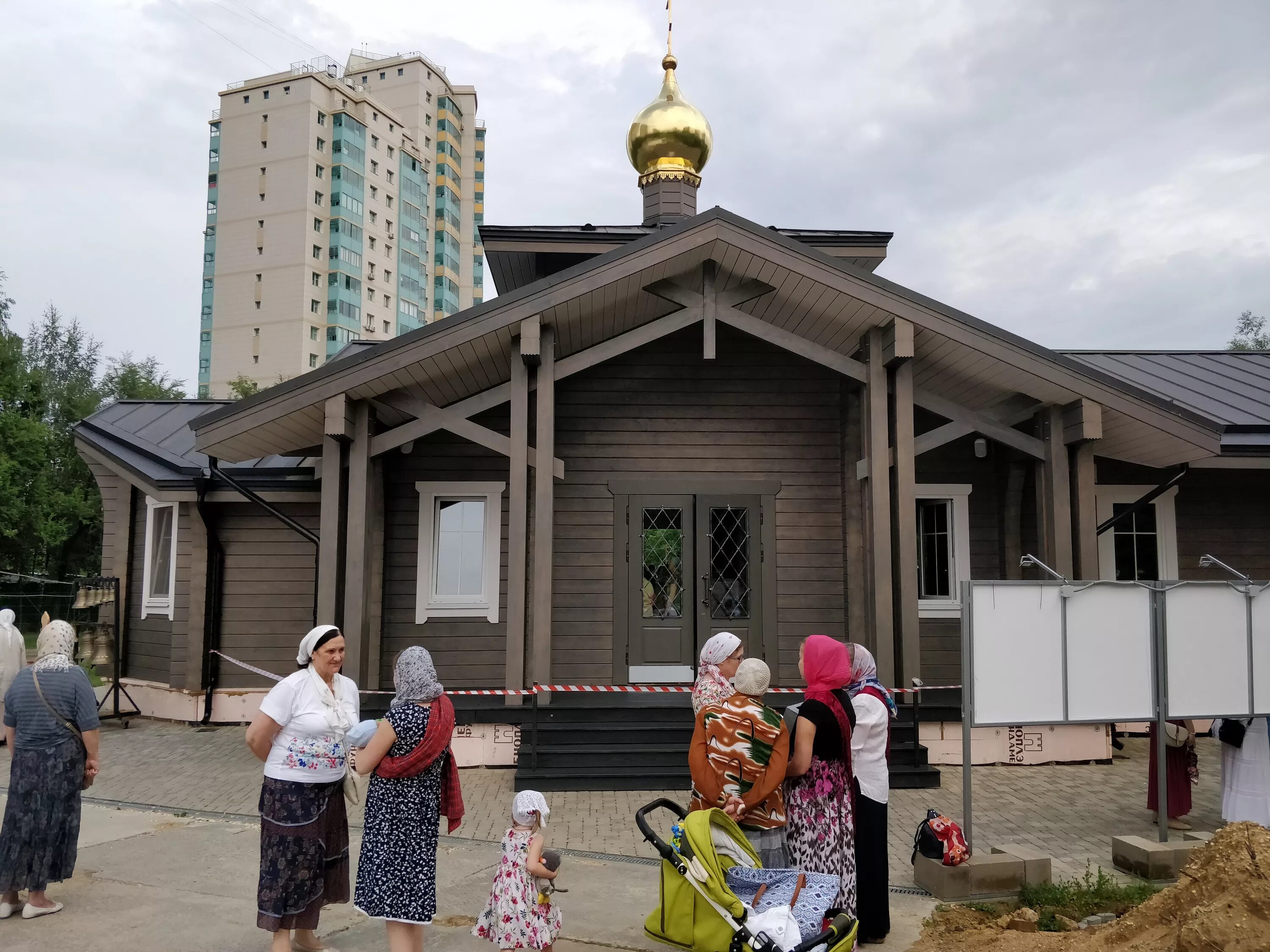 Царственных страстотерпцев ясенево. Храм Царственных страстотерпцев в Ясенево. Храм святых Царственных страстотерпцев в Ясеневе, Москва. Храм Царственных страстотерпцев в Южном Измайлово. Храм Царственных страстотерпцев в Ясенево расписание.