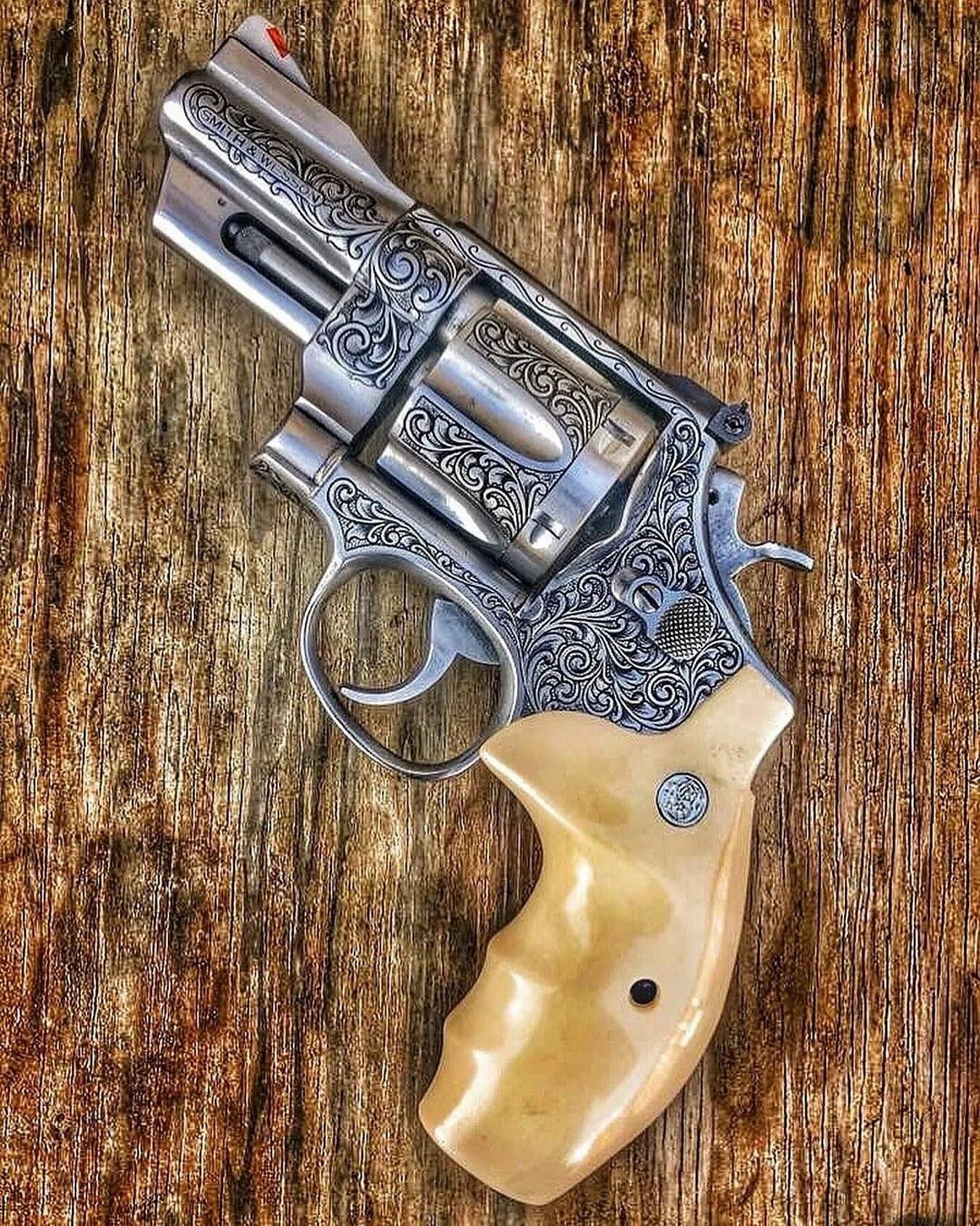 Браун смит вессон. Магнум 357 кастом. 357 Magnum оружие. Smith Wesson кастомные револьверы. Ливарвер Кольт.