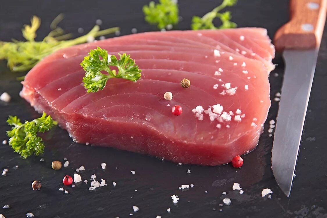 Тунец Блюфин. Желтоперый тунец мясо. Филе тунца Tuna. Стейк тунца. Как приготовить филе тунца свежемороженного
