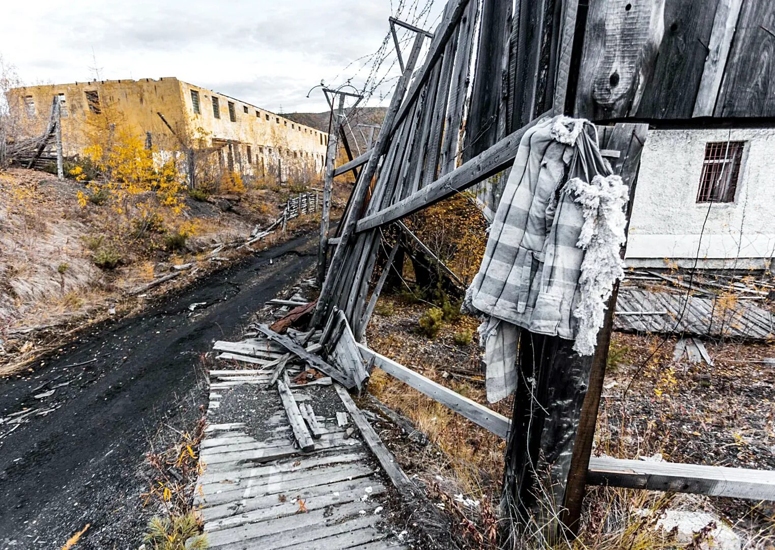 колыма гулаг. колыма сталинские лагеря. магадан лагеря гулага. омчак гулаг. колыма лагеря гулага.