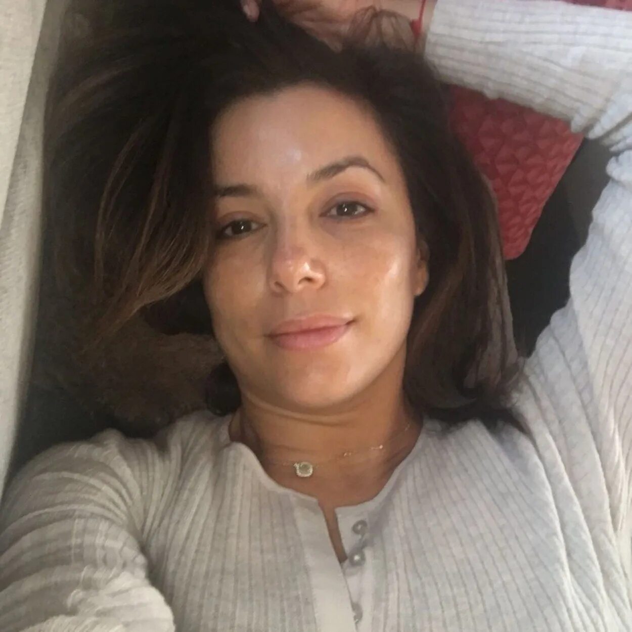 Алисса милано 2020. Ева лонгория селфи. Екатерина климова селфи. Слава певица без грима. 40 лет без макияжа.