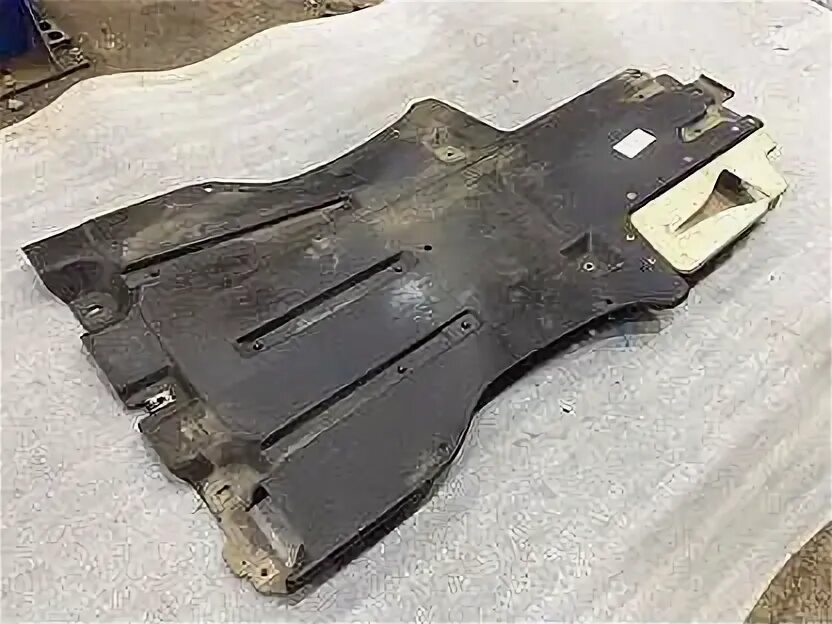Защита днища туссан 2008 дизель. Тепловая защита днища touareg. Защита днища туарег 3. Защита днища прадо 150. Пластик защита днища туарег 1.