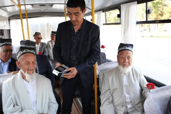 Сколько времени в узбекистане сегодня. Андижан транспорт. Андижан автобусы. Время в Узбекистане. Андижан трамвай Союз.