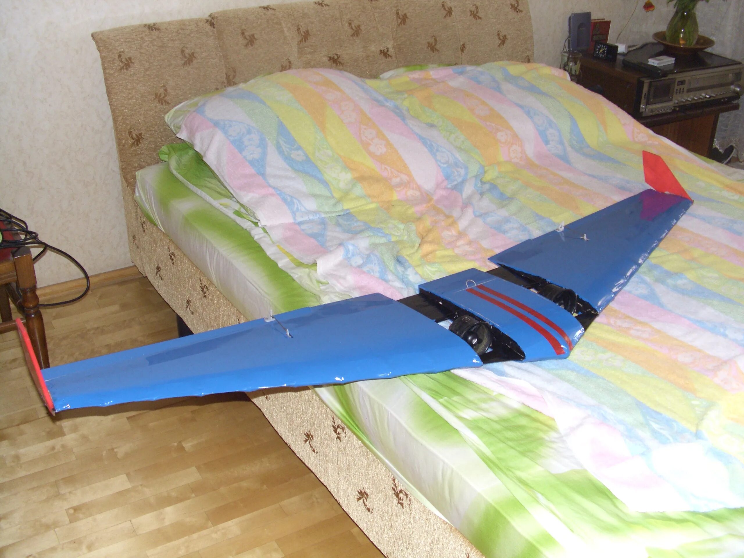 Настоящее летающее крыло. Модель летающее крыло zephyr 2. летающее крыло fpv из потолочки. самодельное летающее крыло. летающее крыло из пеноплекса.