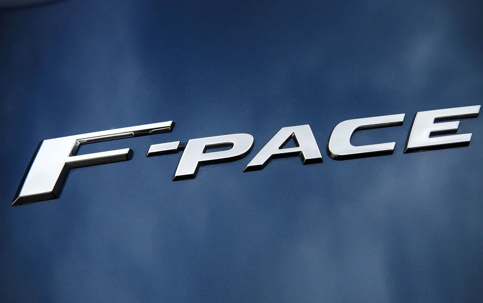 Pace word. Ягуар f-pace значок. автомобиль ягуар эмблема. jaguar i-pace logo. ягуар бокс.