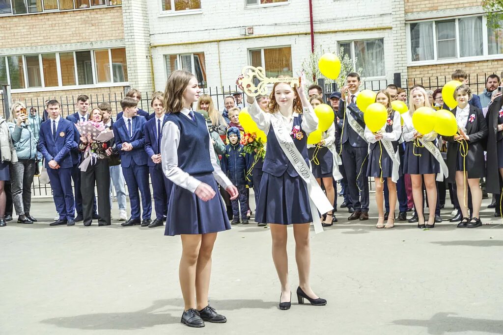 Курган по какой класс отменили школу сегодня. Саранск школа 18 выпускной 2022 9 класс. 24 Школа Саранск выпускной 2016 года. Выпускной Саранск. Школа № 38 Саранск выпускной.