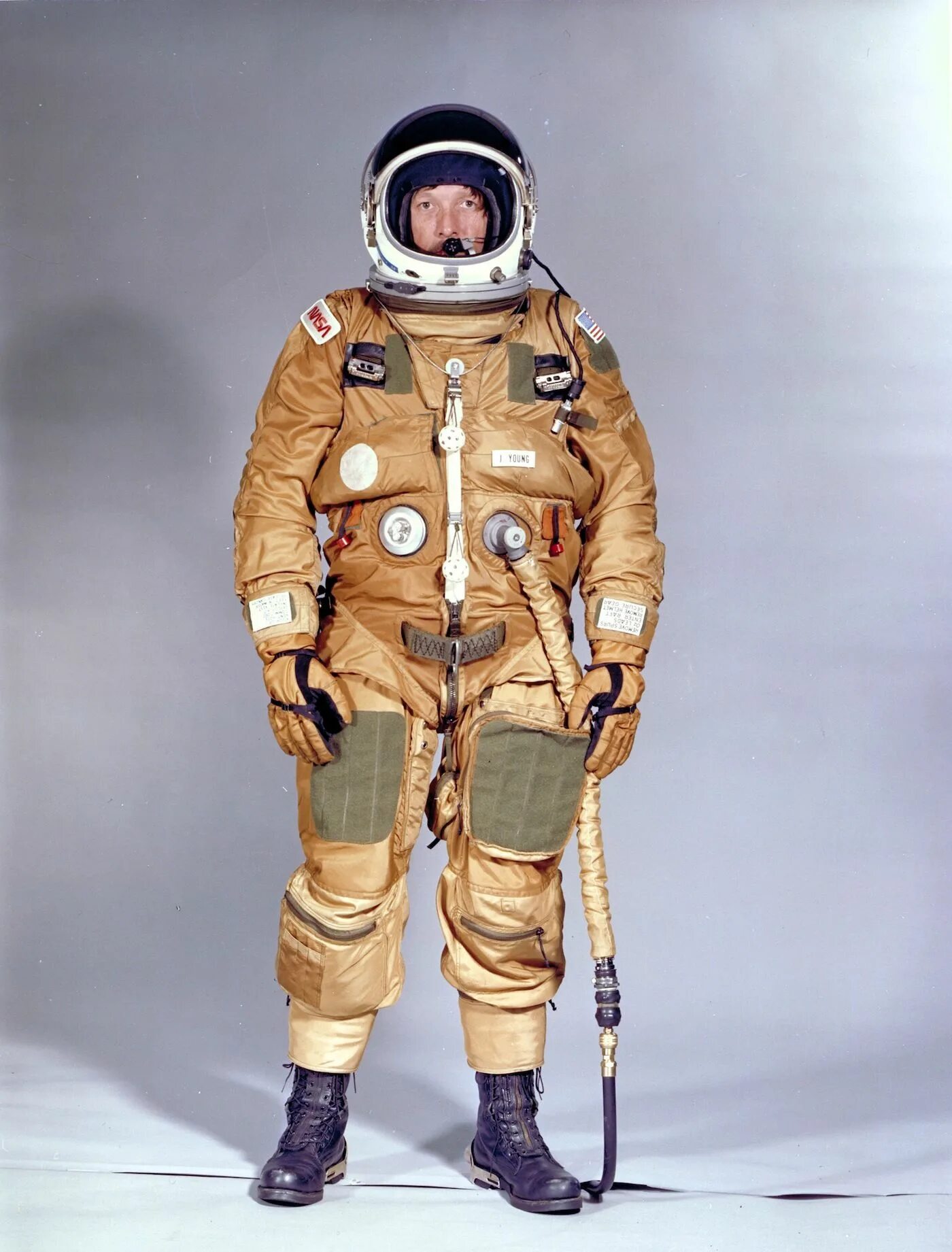 Первый космический скафандр. Скафандр Орлан. Скафандр Космонавта. Скафандр SR-71. Скафандр астронавта Аполлона.