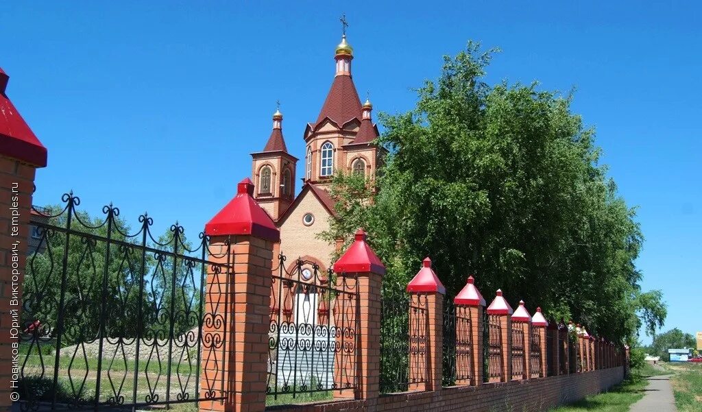 Чудеса бузулук. Храм Бузулук Оренбургская область. Никольский храм Бузулук. Сквер Никольский Бузулук. Церкви города Бузулука.