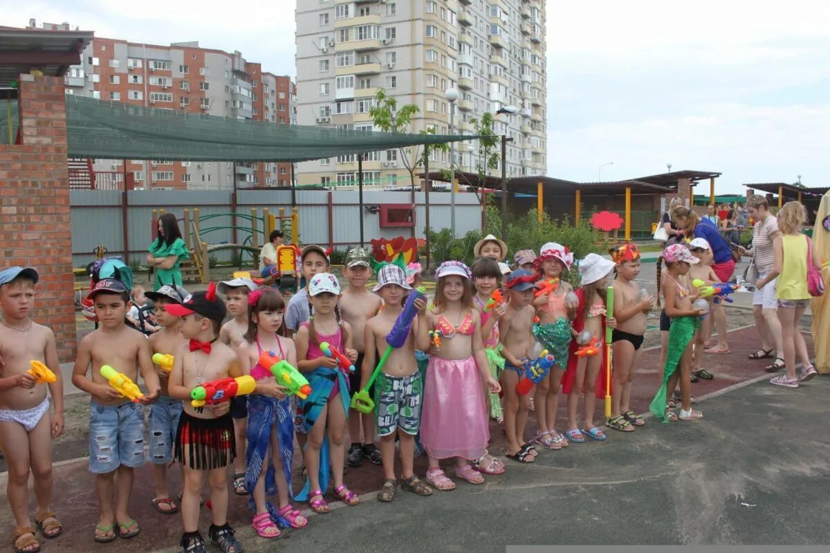 Детский сад Нептун Симферополь. День Нептуна костюмы для детей. Костюм на день Нептуна. Костюм Нептуна в детском саду. Сад нептуна