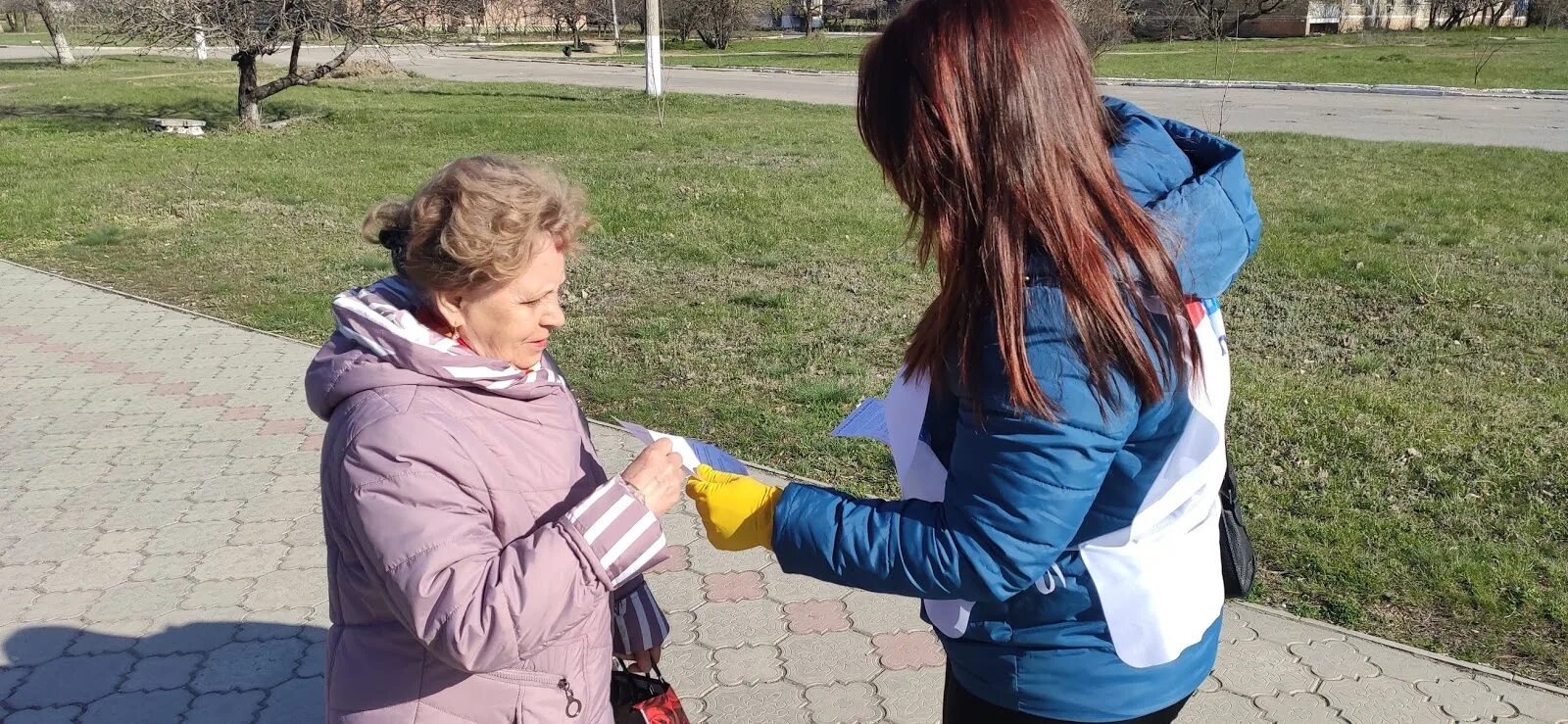 Вопреки ожиданиям активисты общественных движений забыли. Волонтеры Красноуральска. Волонтеры проводят опрос. Ьерекон 1/2 Ровеньковская фото.