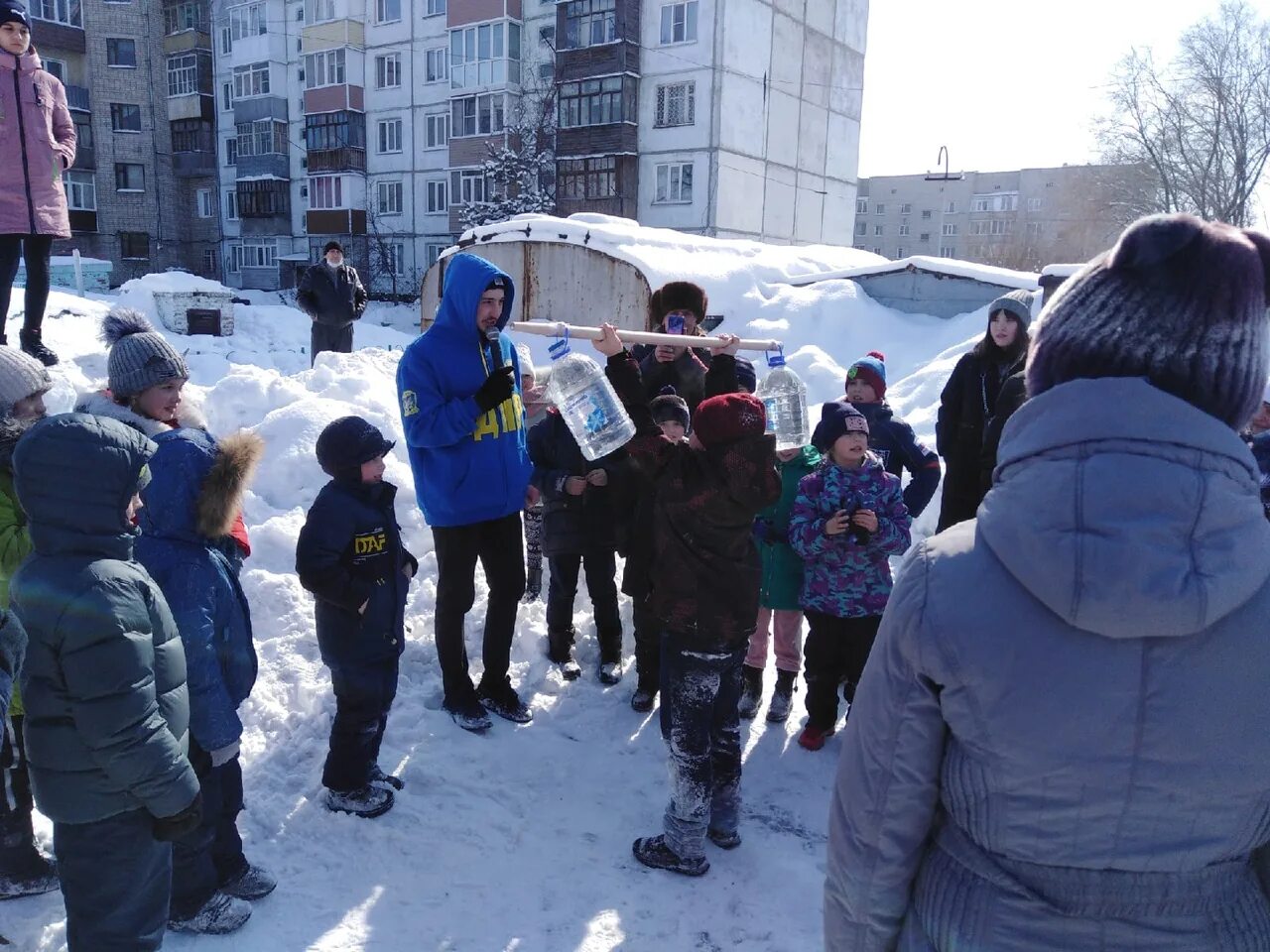 Масленица на площади. Проводы зимы в рубцовске. Провожаем зиму библиотека на площади. Проводы зимы в рубцовске. Широкая масленица гуляния.
