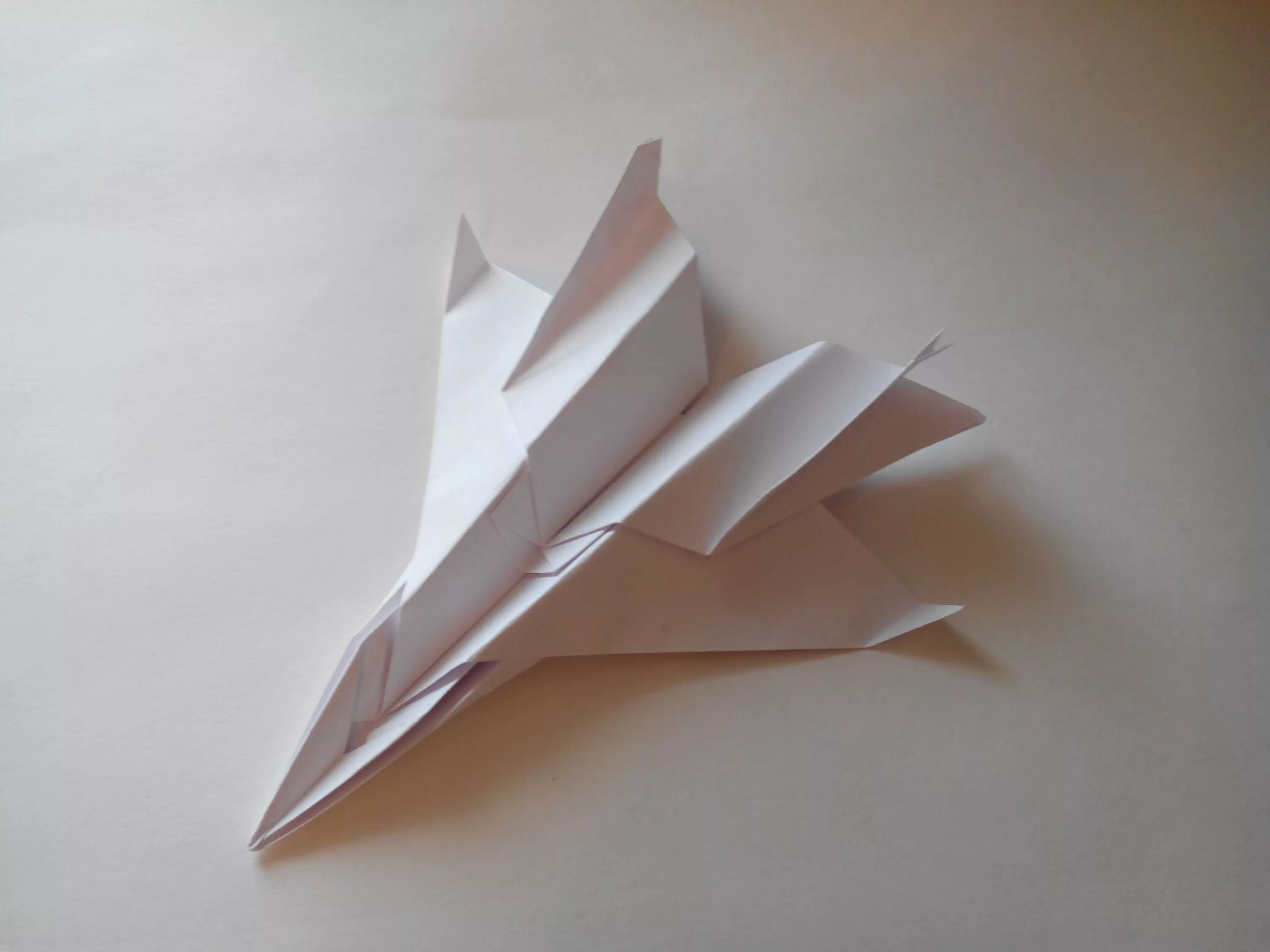 Что можно сделать из а 4. Самолёт из бумаги тетрадный лист. Бумажные поделки самолетики. Самолетик из тетрадного листа. Бумагопластика самолет.