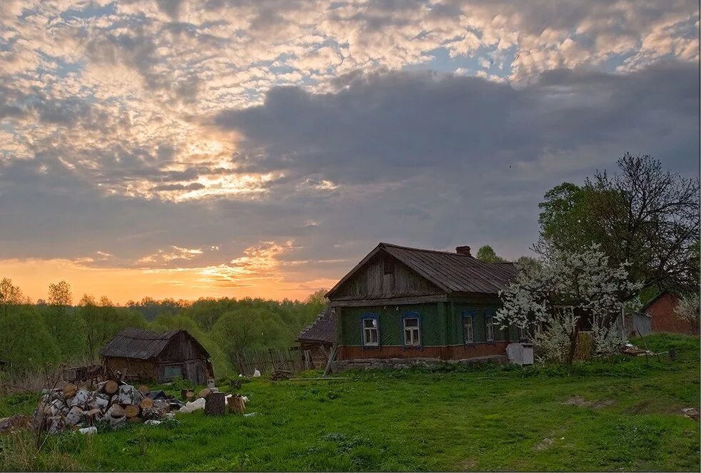 Деревня. Русские деревни. Красивые русские деревни. Домик на окраине деревни.