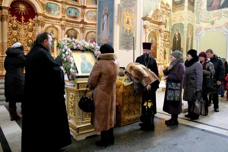 Часы посещения матроны московской. Покровский монастырь мощи Матроны Московской. Мощи Матроны в Москве Покровский монастырь. Мощи Матроны Московской в Москве Покровский монастырь. Покровский монастырь мощи Матроны.