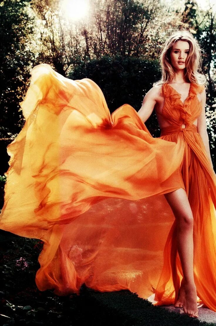 Летнее платье оранжевого цвета. Девушка в оранжевом платье. Девушка в оранжевом платье. Anelli laurel оранжевое платье. Красивое оранжевое платье.