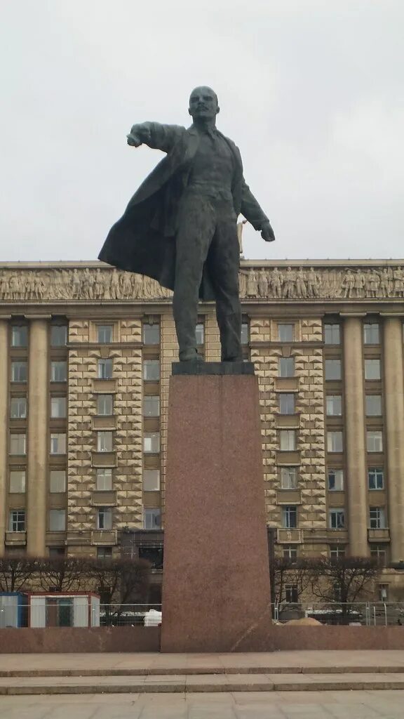 Памятник ленину на московском проспекте в санкт-петербурге. Метро московская памятник ленину. Памятник ленину на московском проспекте. Метро московская памятник ленину. Памятник ленину в санкт-петербурге на московской площади.