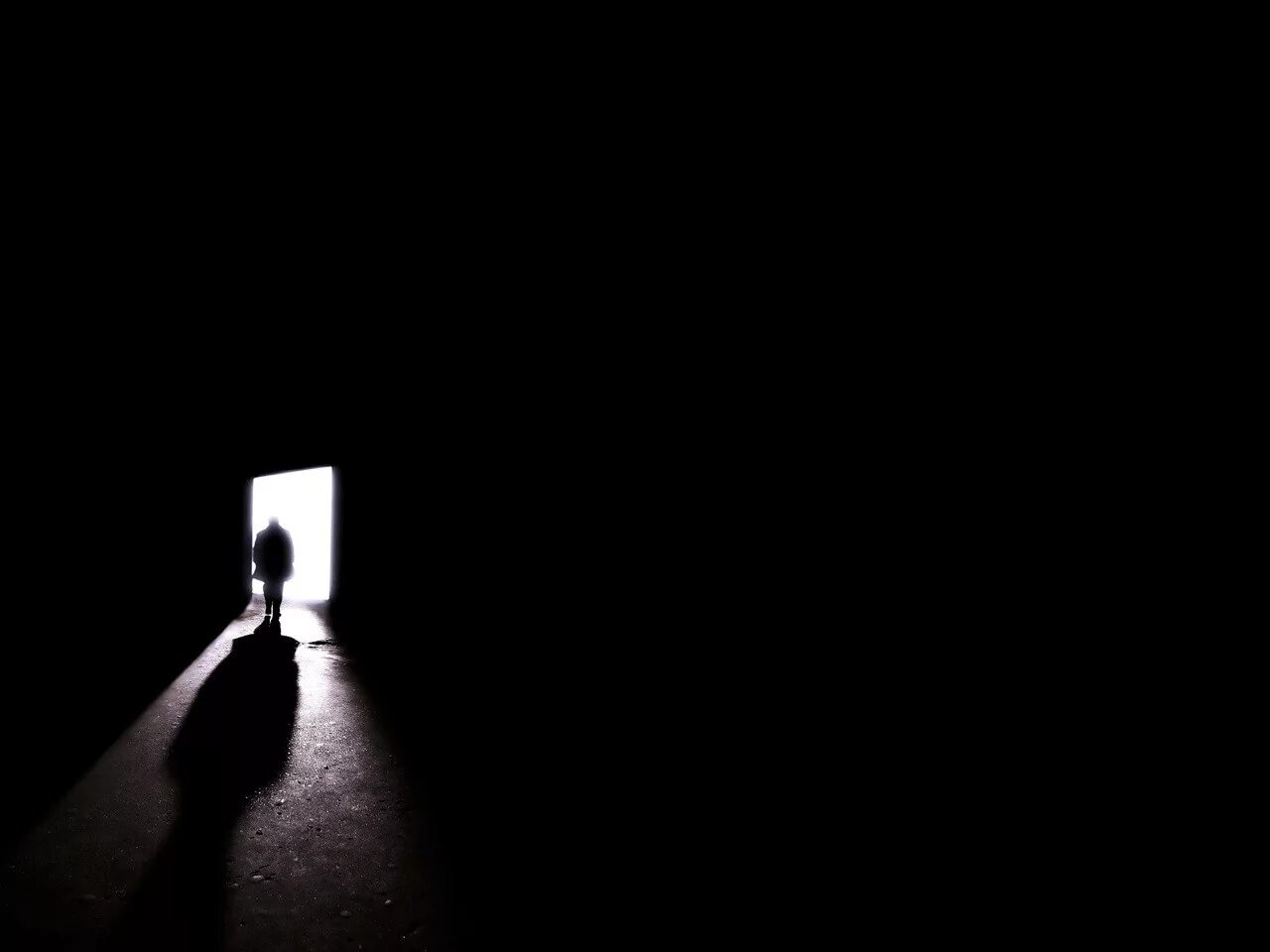 Черная пустота. Дверь в темноте. Темный силуэт. Одиночество Минимализм. Темнота произведение