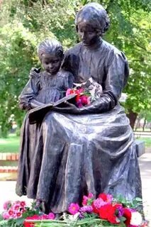 Памятники и скульптурные композиции учителям