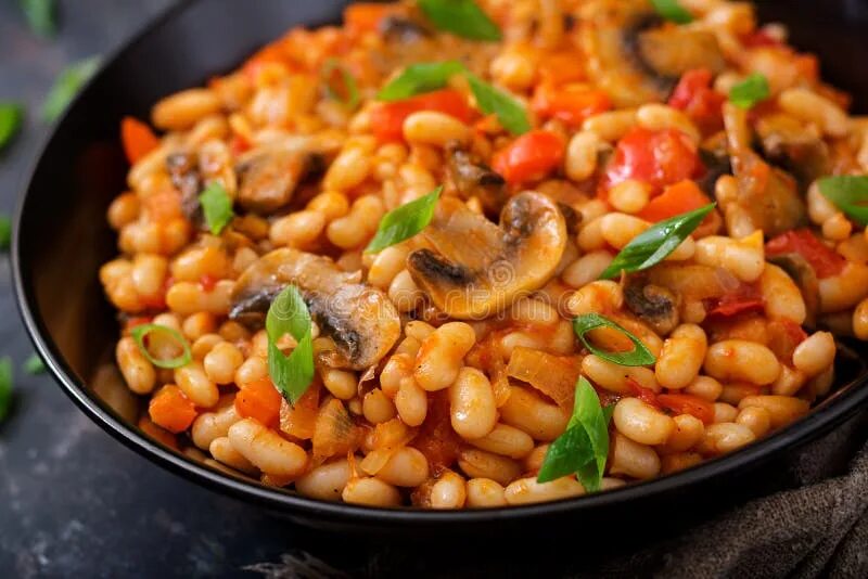 Белые грибы с фасолью. Белые грибы с фасолью. Салатик с фасолью и грибами. Фасолевый с грибами. Фасоль с грибами.