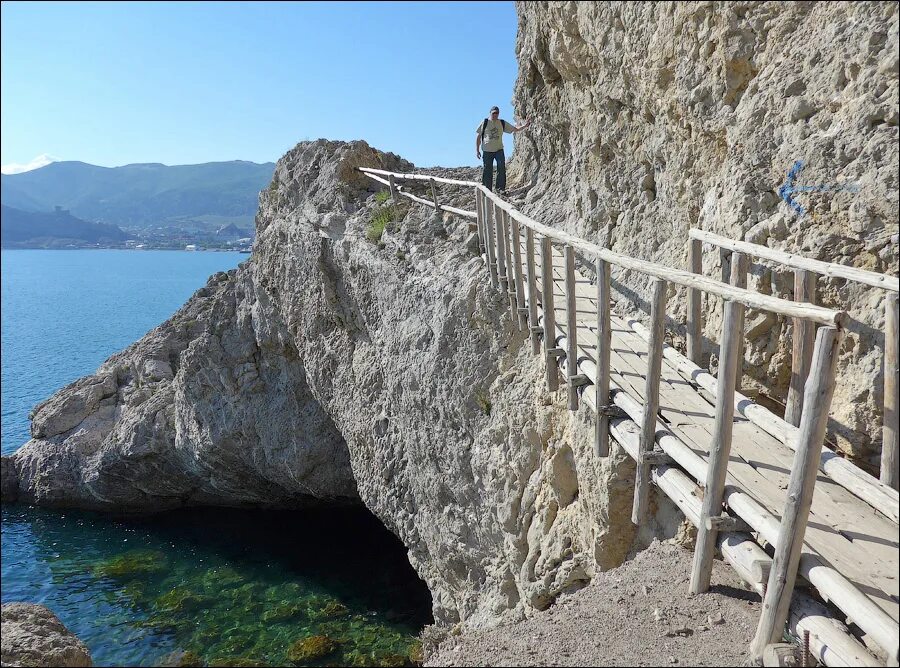 вид на судак с горы алчак. тропа голицына судак. недалеко от судака. недалеко от судака. судак климатические условия.