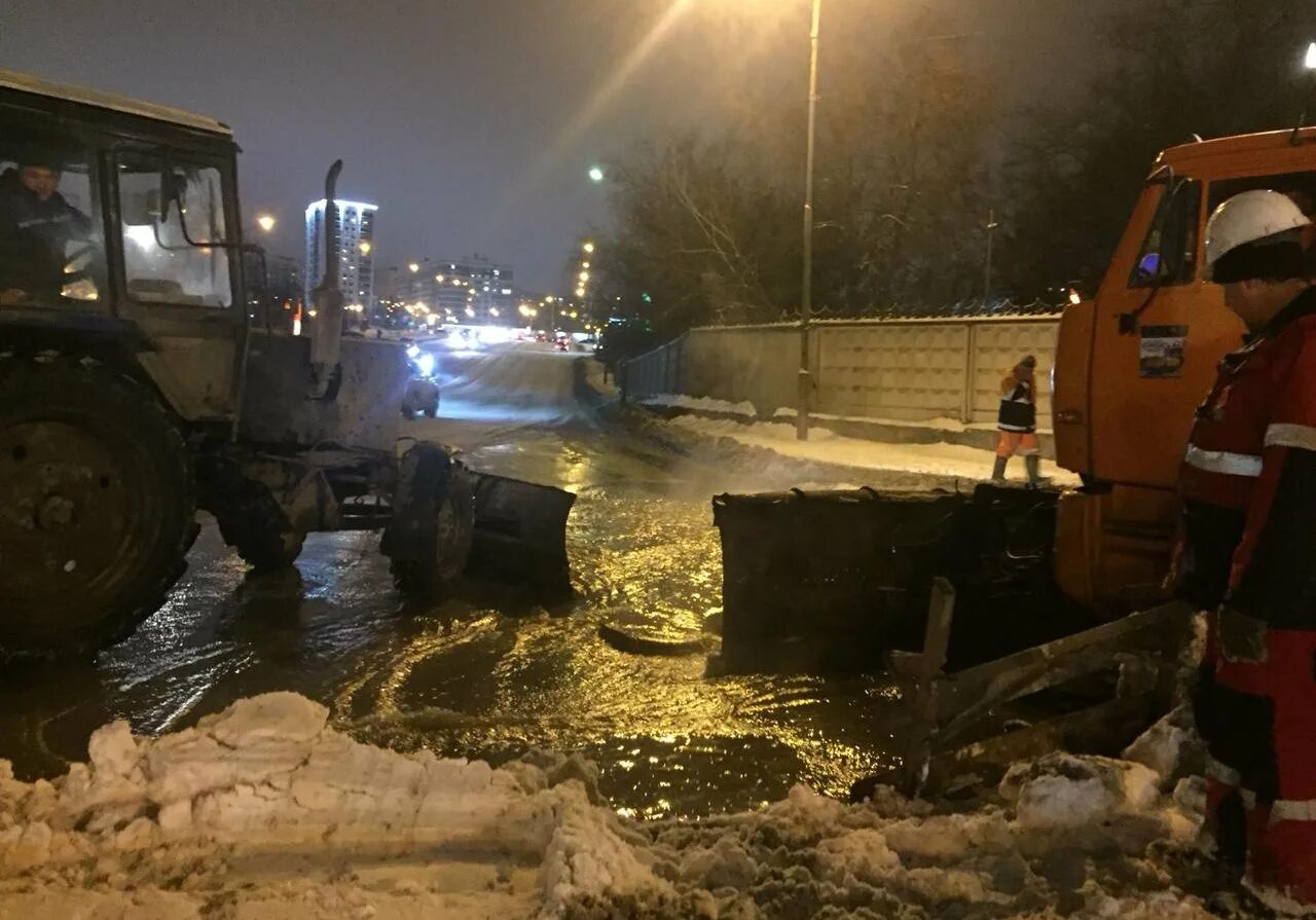 Уфа прорыв. Улица авроры, 6 зимой. Авария на водопроводе. Уфа прорыв. Уфа прорыв.