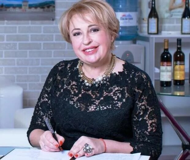 Павленко янина петровна мэр ялты. Янина петровна павленко ялта. Янина павленко ялта. Мэр ялта павленко. Павленко янина петровна мэр ялты.