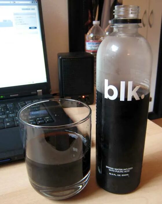 черная вода из крана. Blk water напиток. чёрная вода питьевая. грязная вода из крана. как сделать черную воду.