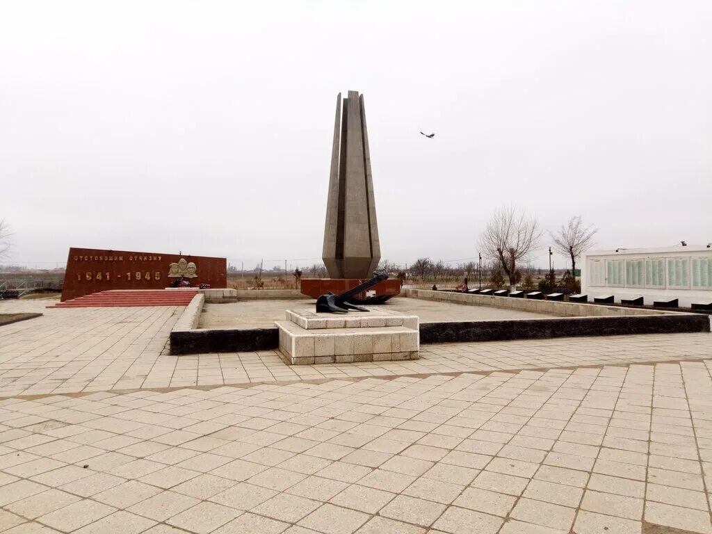 памятники республика калмыкия лагань. лагань калмыкия. вечный огонь в лагани республика калмыкия. лаганский хурул будда. лагань республика калмыкия.