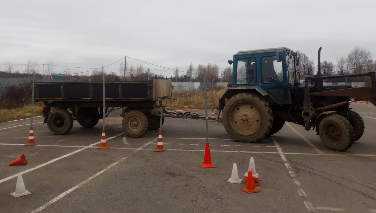 Тракторные автошколы. Оборудование трактородрома. Тракторная автошкола. Курсы вождения трактора. Трактородром требования к площадке 2021.