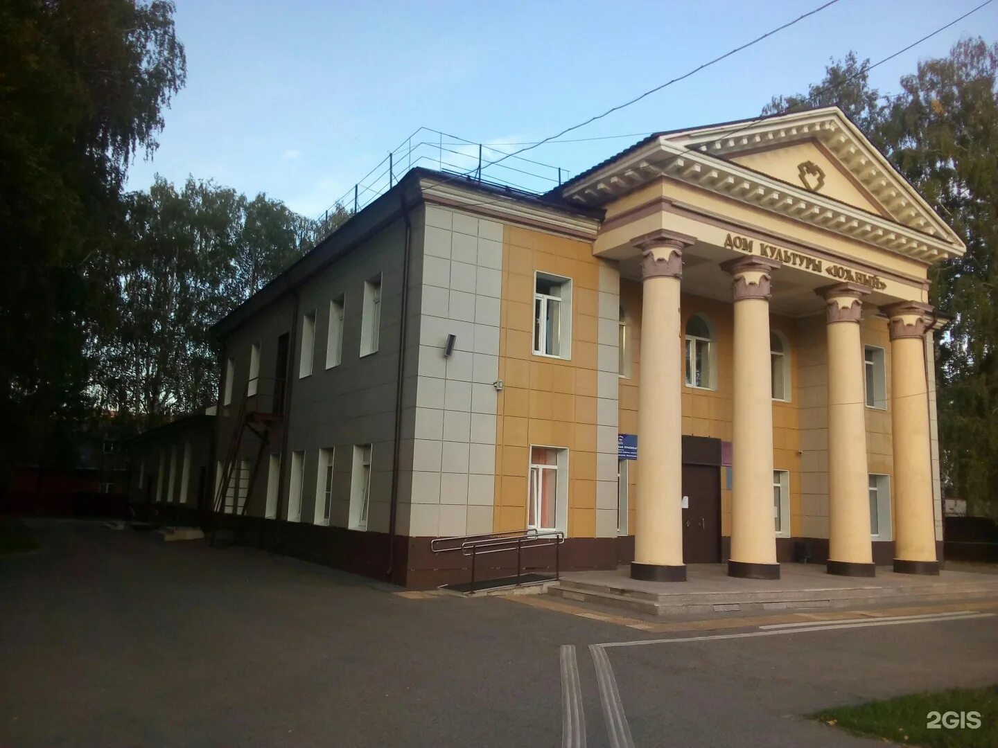 Дк южный чебоксары. Фестиваль народного творчества. Дом культуры поселка южного. Южный чебоксары. Яльчики центр дом культуры.
