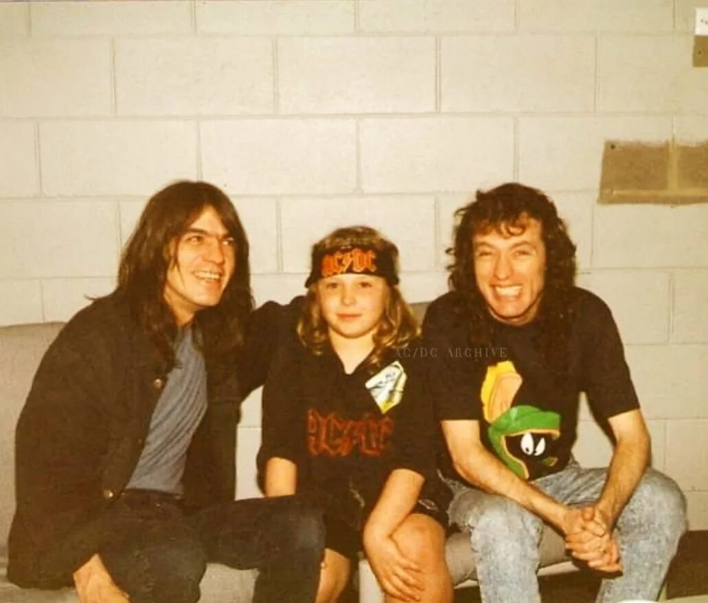 Ас дс в москве 1991. Ac dc 1991. Ac/dc "the razors edge". Ac/dc "live at donington". Металлика в тушино 1991.