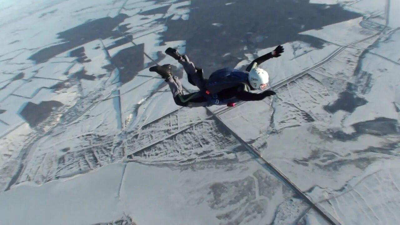 Прыжок с 3000 метров. Прыжок с парашютом мензелинск. Аэроклуб мензелинск гостиница. Прыжок с парашютом мензелинск. Прыжок с парашютом 4000 метров.