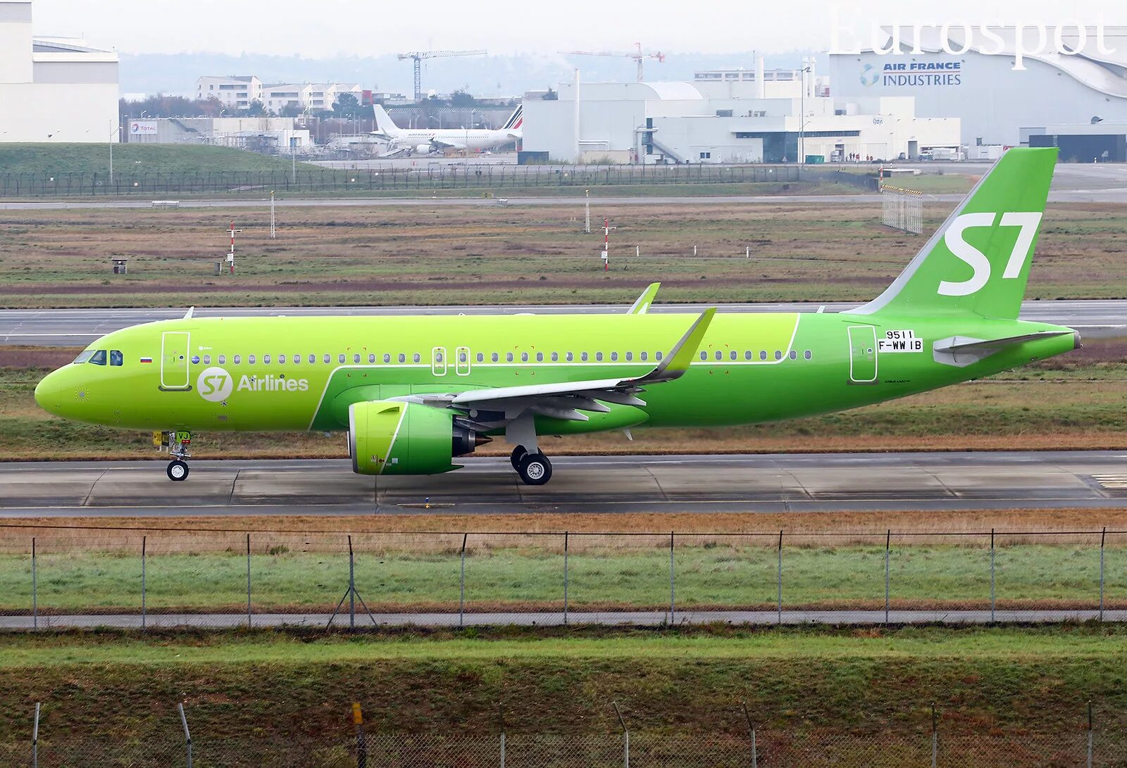 Airbus a320neo s7. A320 Neo s7. S7 Airlines Airbus a320neo. Аэробус а320 Neo s7. Где севен