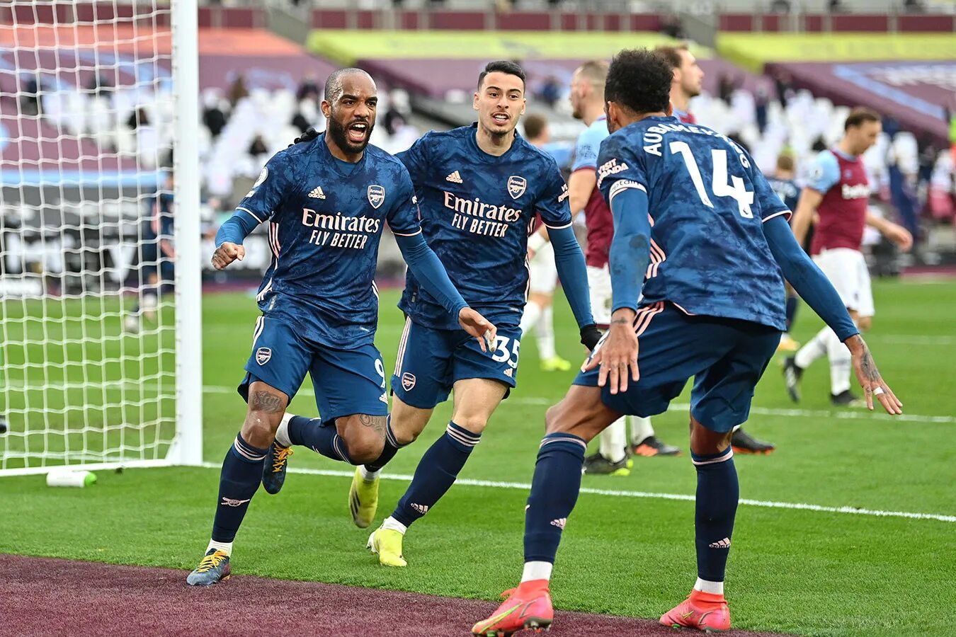 Футбол англия премьер-лига. Лондон вест хэм. Европа лигаси 27. Japan fubol darvozabonni. Ангилия премир лигаси.
